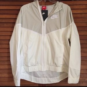 Nike Windbreaker Jacket WOMENS